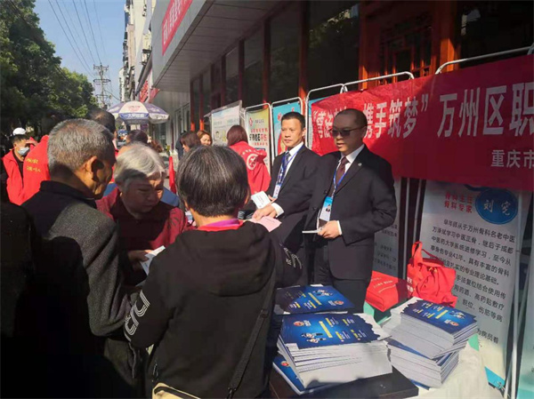 五桥派出所及驻所调解律师与多部门联合开展“从小事做起，从现在做起”新时代文明实践志愿活动