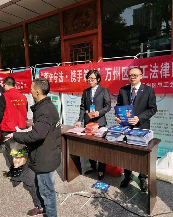 五桥派出所及驻所调解律师与多部门联合开展“从小事做起，从现在做起”新时代文明实践志愿活动