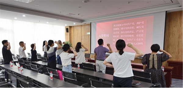 铭记抗战历史 传承红色精神  ——七一党建活动