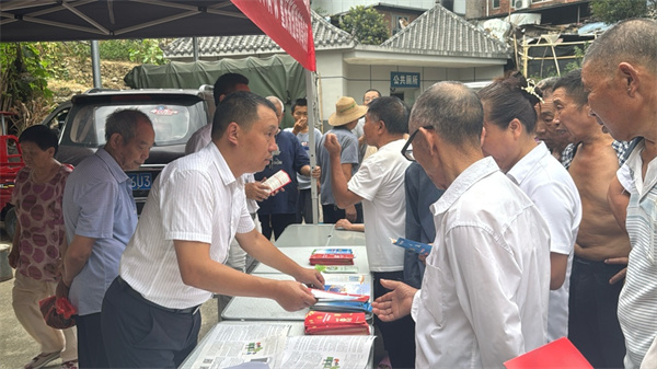 法暖乡野 爱润童心  -新盟律师在万州区燕山乡开展公益普法宣传活动